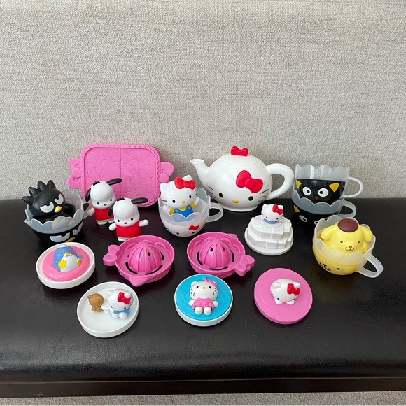 Hello Kitty Sanrio Friends Tea Sets Mcd - Picture 4 of 16
